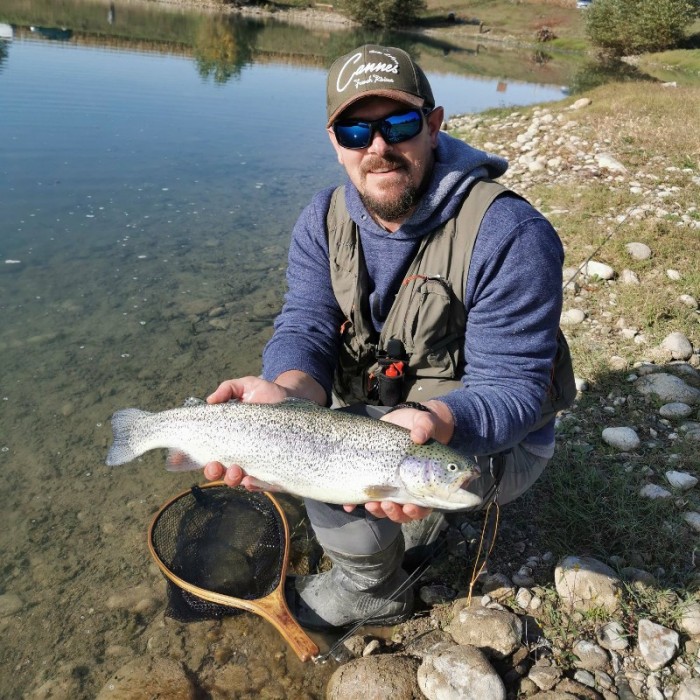 Journée de pêche des salmonidés en lac privé en Ariège