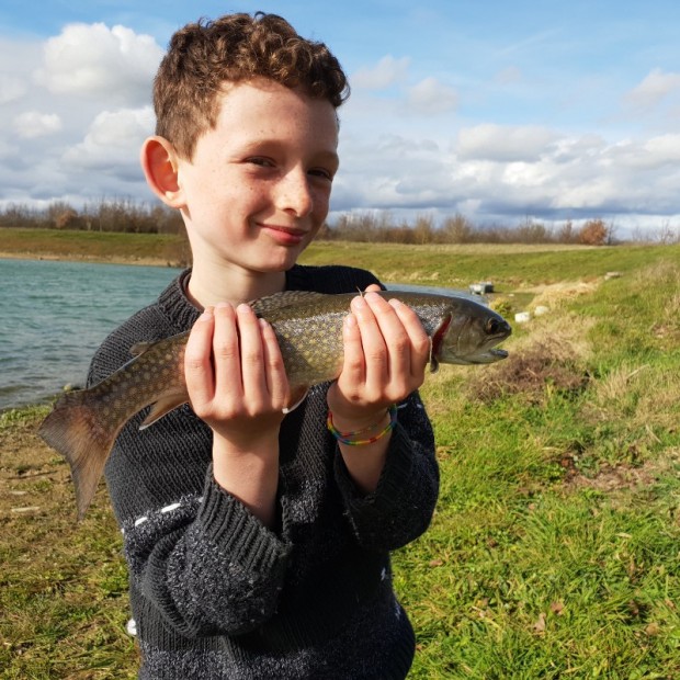 Journée de pêche des salmonidés en lac privé en Ariège